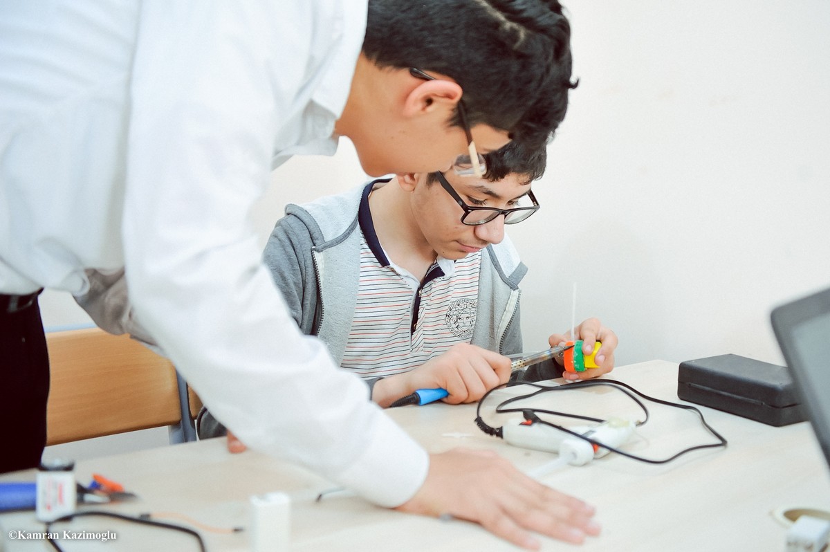 Qərbi Kaspi Universitetində robotlar yarışıb