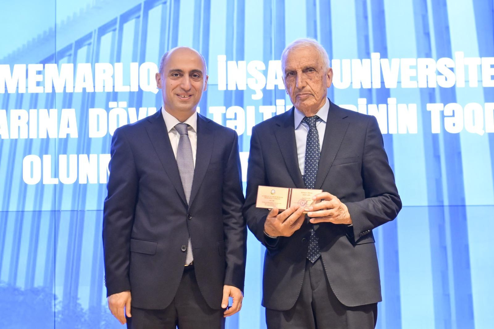 AzMİU-nun 50 illik yubileyi münasibətilə universitet əməkdaşlarına mükafat təqdim edilib-