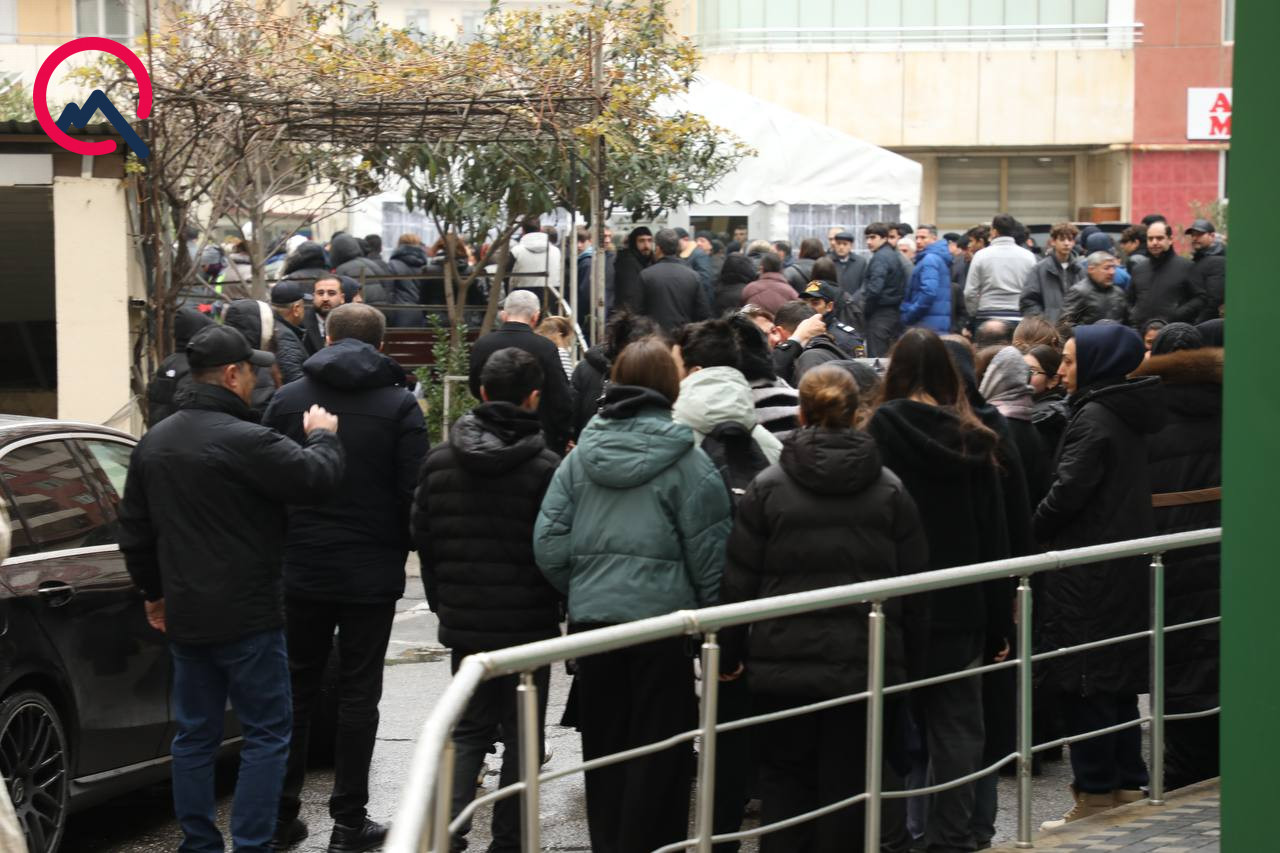 Yaxınları Məhəmmədəli ilə vidalaşır...-(FOTO/VİDEO)