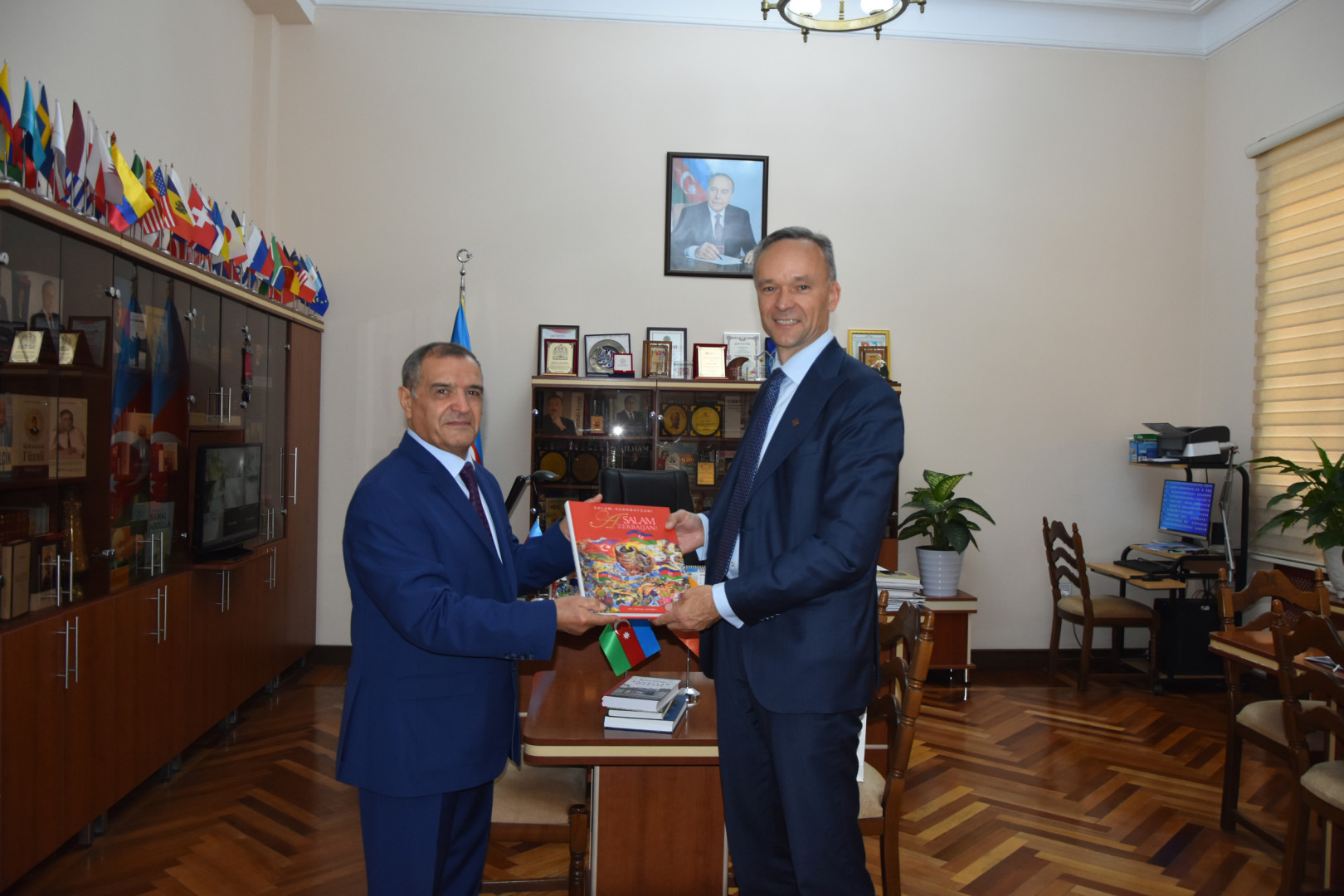 Litva Respublikasının Azərbaycan Respublikasındakı fövqəladə və səlahiyyətli səfiri Kestutis Vaşkeleviçus Milli Kitabxanada olub