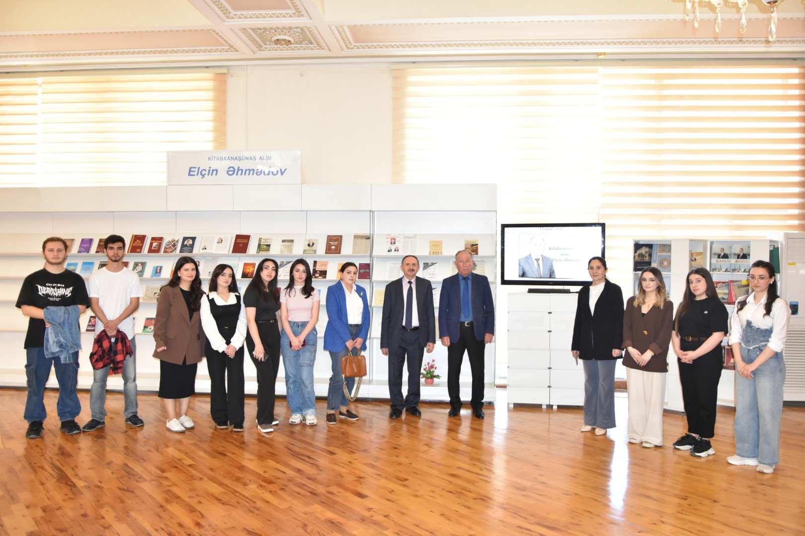 BDU-nun İnformasiya və sənəd menecmenti fakültəsinin müəllim və tələbə heyəti kitabxanaşünas alim Elçin Əhmədovun 65 illik yubileyinə həsr olunmuş kitab sərgisini ziyarət ediblər