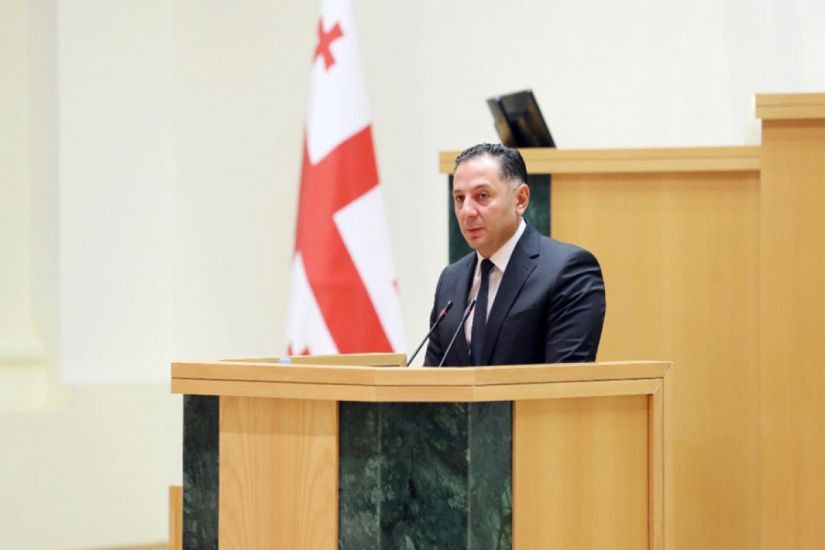 Daxili işlər naziri istefa verdi