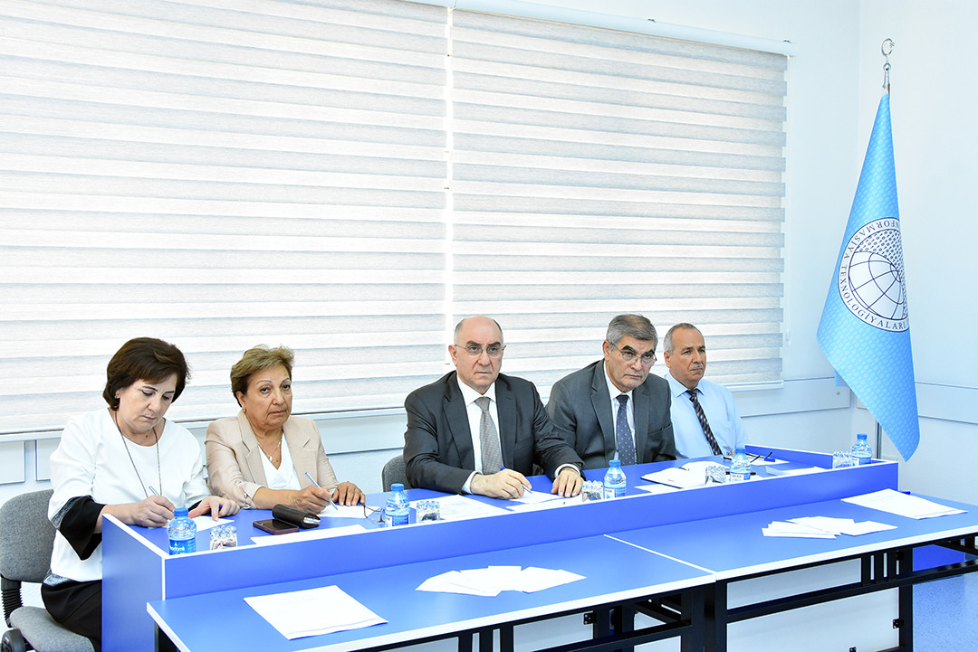 İnstitutda ixtisas fənnindən doktoranturaya qəbul imtahanı keçirilib