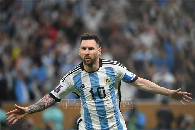 Messi futbol tarixinin ən yaxşısı seçildi