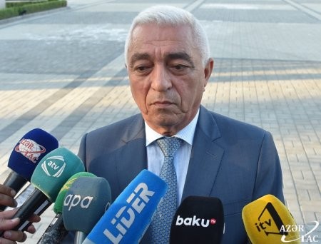 Baba Rzayevə yeyinti ittihamı-