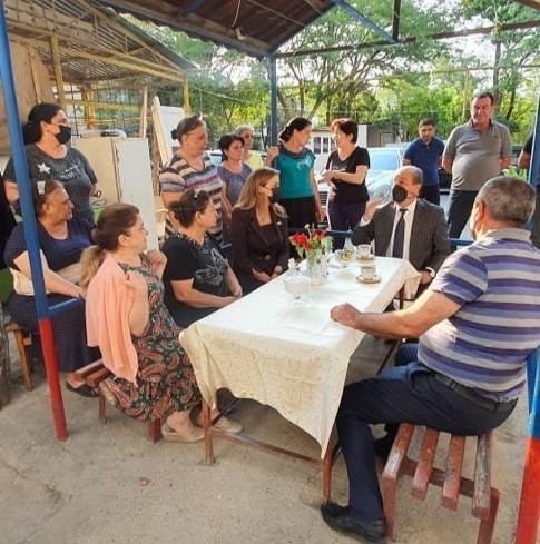 Deputat Könül Nurullayevın seçiciləri ilə görüşləri davam edir-Bu dəfə R.Rüstəmov küçəsi 1,3,5, Məhsəti küçəsi 16, 22 və Ə.Əzimzadə küçəsi 16 ünvanlarında...