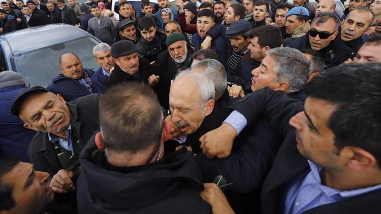 Ankarada Kılıçdaroğluna hücum edildi -