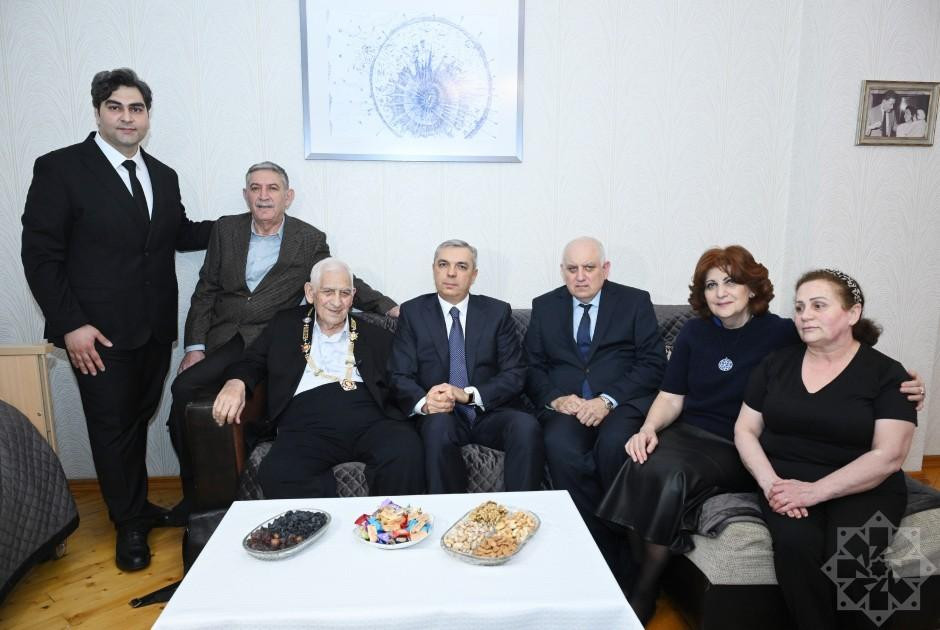 Samir Nuriyev Nəriman Həsənzadəyə “Heydər Əliyev” ordenini təqdim edib -