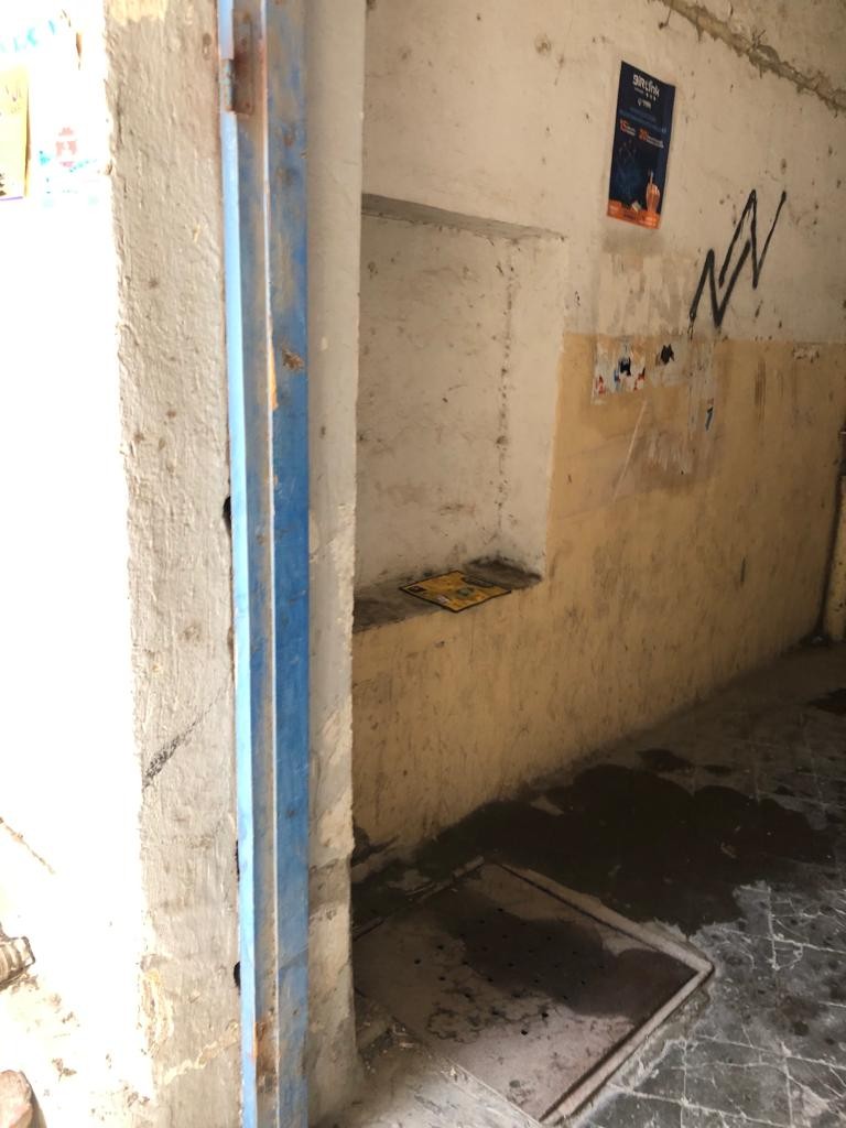 Həyəti bərbad, blokunun qapısı olmayan bina - ŞİRİN MİRZƏYEV 72