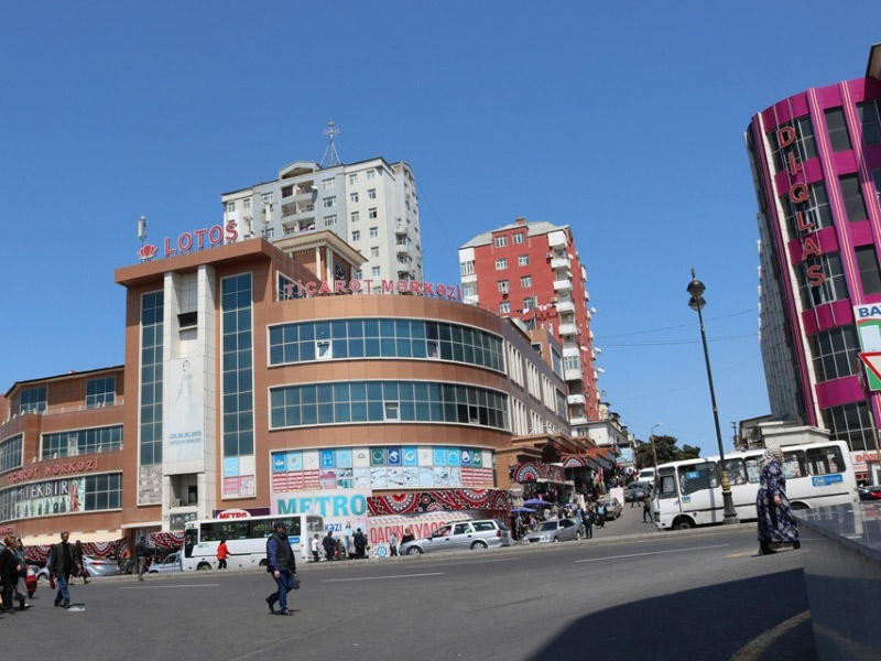 "Əvvəl alver olurdu, icarə pulu çıxırdı,indi çətindir"- "Lotos" ticarət mərkəzində narazılıq