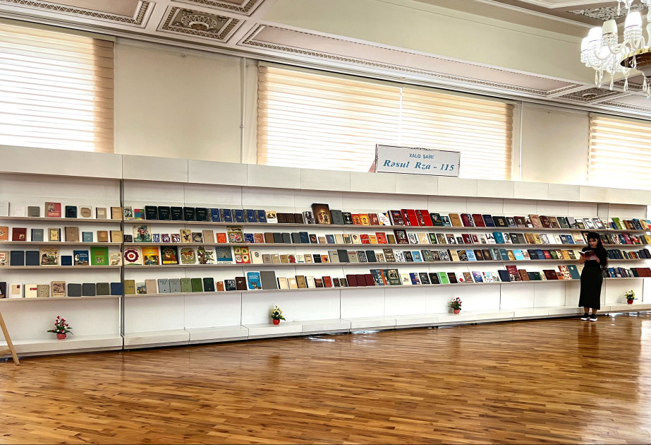 Milli Kitabxanada “Xalq şairi Rəsul Rza – 115” adlı geniş kitab sərgisi açılıb
