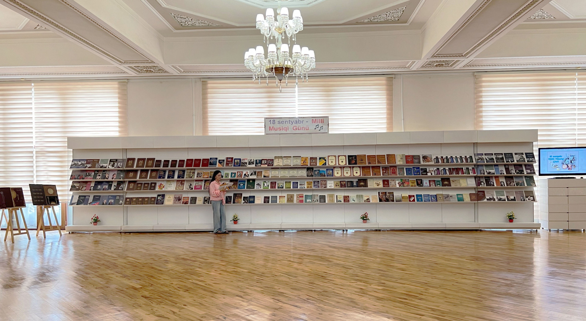 Milli Kitabxanada “18 sentyabr - Milli Musiqi Günü” adlı virtual sərgi və ənənəvi kitab sərgisi istifadəçilərə təqdim olunub