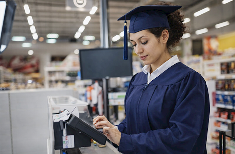 Azərbaycanda universitet məzunlarının ən çox işə düzəldiyi yer supermarketdir