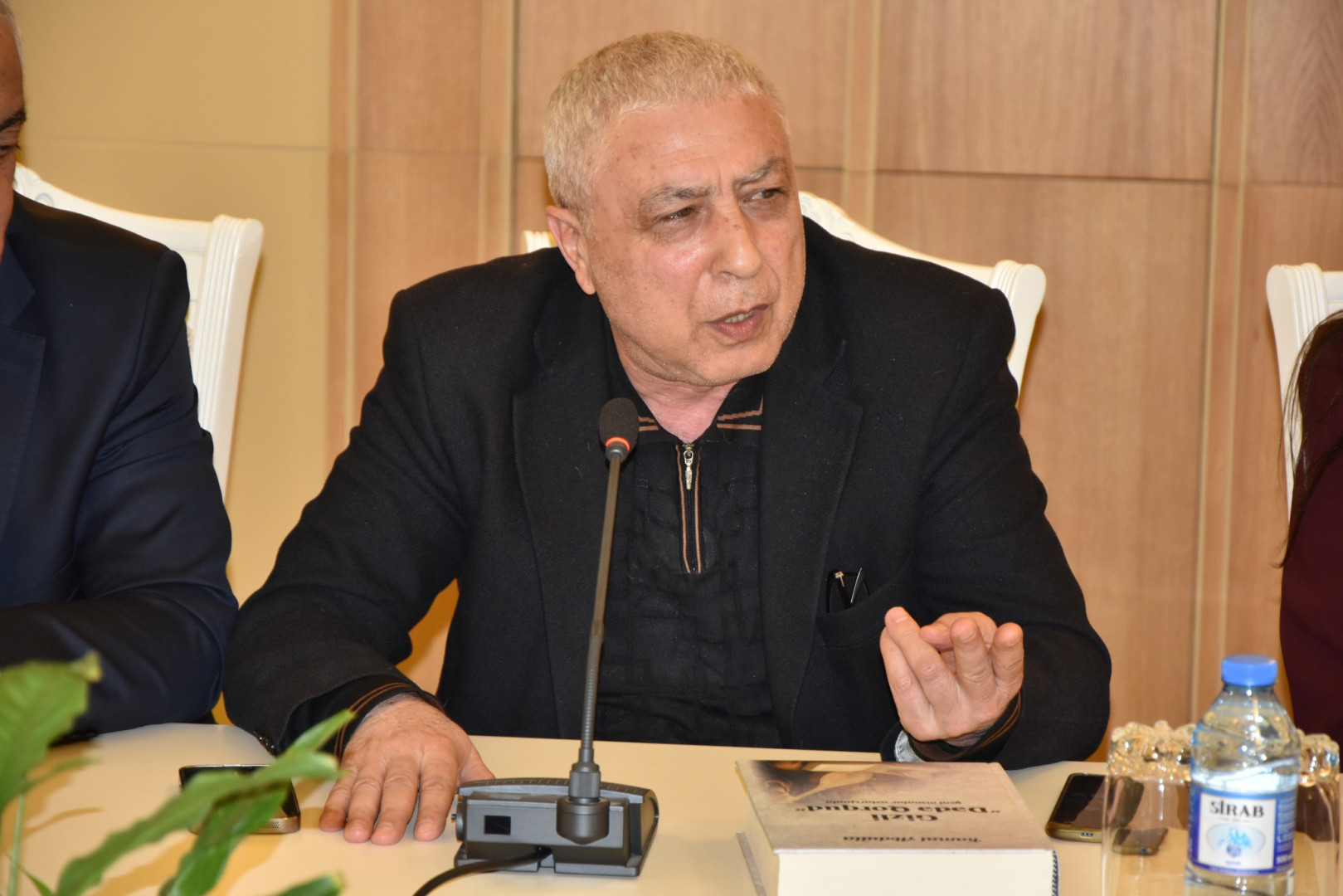 Milli Kitabxanada Xalq yazıçısı, akademik Kamal Abdullanın “Gizli “Dədə Qorqud” yeni mənalar axtarışında” kitabının müzakirəsi və təqdimat mərasimi keçirilib