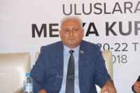 Hakimlər deputatların zənglərini açmır -