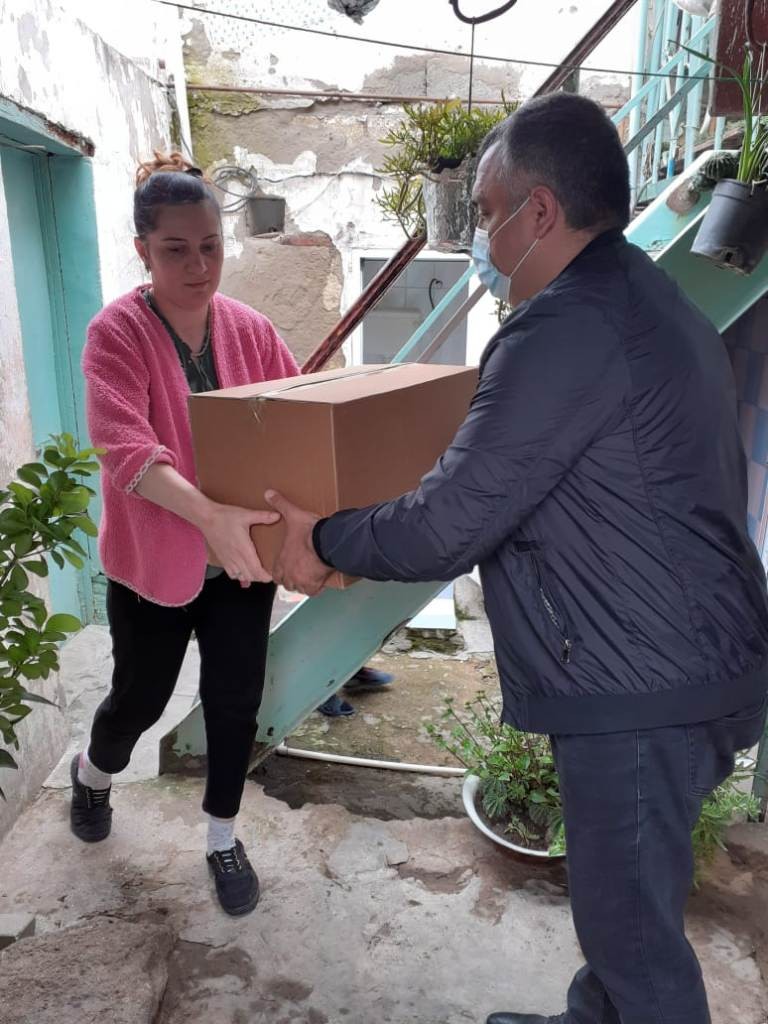 Nizami rayonunda xüsusi karantin rejimi ilə əlaqədar imkansız ailələrə yardımlar davam etdirilir