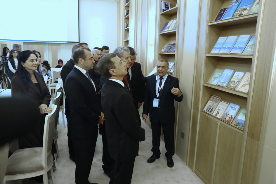 Azərbaycan Milli Kitabxanasında “Türkmənistan ədəbiyyatı guşəsi”nin açılışı olub