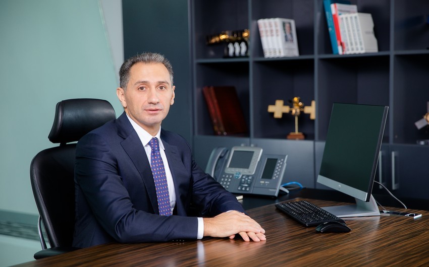 Nazir yüksək vəzifəli şəxsi işdən çıxardı - FOTO