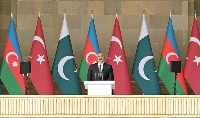Bakıda hərbi parad keçirilir: Şahbaz Şərif çıxış edir