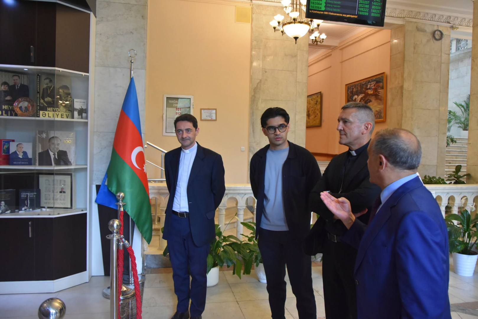 Baş yepiskop Giovanni Cesare Pagazzinin rəhbərlik etdiyi Vatikan Apostol Arxivi və Vatikan Apostol Kitabxanasının rəsmi nümayəndə heyəti Azərbaycan Milli Kitabxanasının qonağı olub
