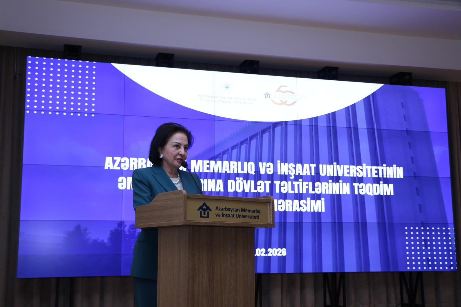 AzMİU-nun 50 illik yubileyi münasibətilə universitet əməkdaşlarına mükafat təqdim edilib-