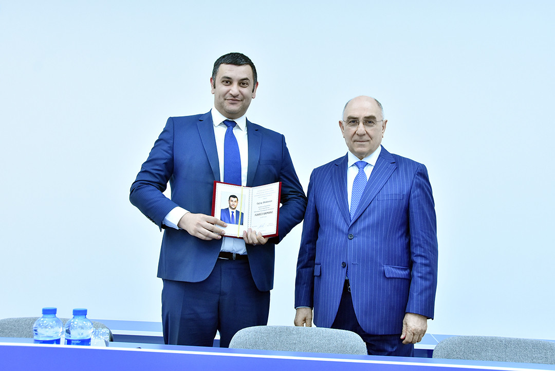 Futbol komandasının üzvlərinə fəxri fərmanlar təqdim olunub