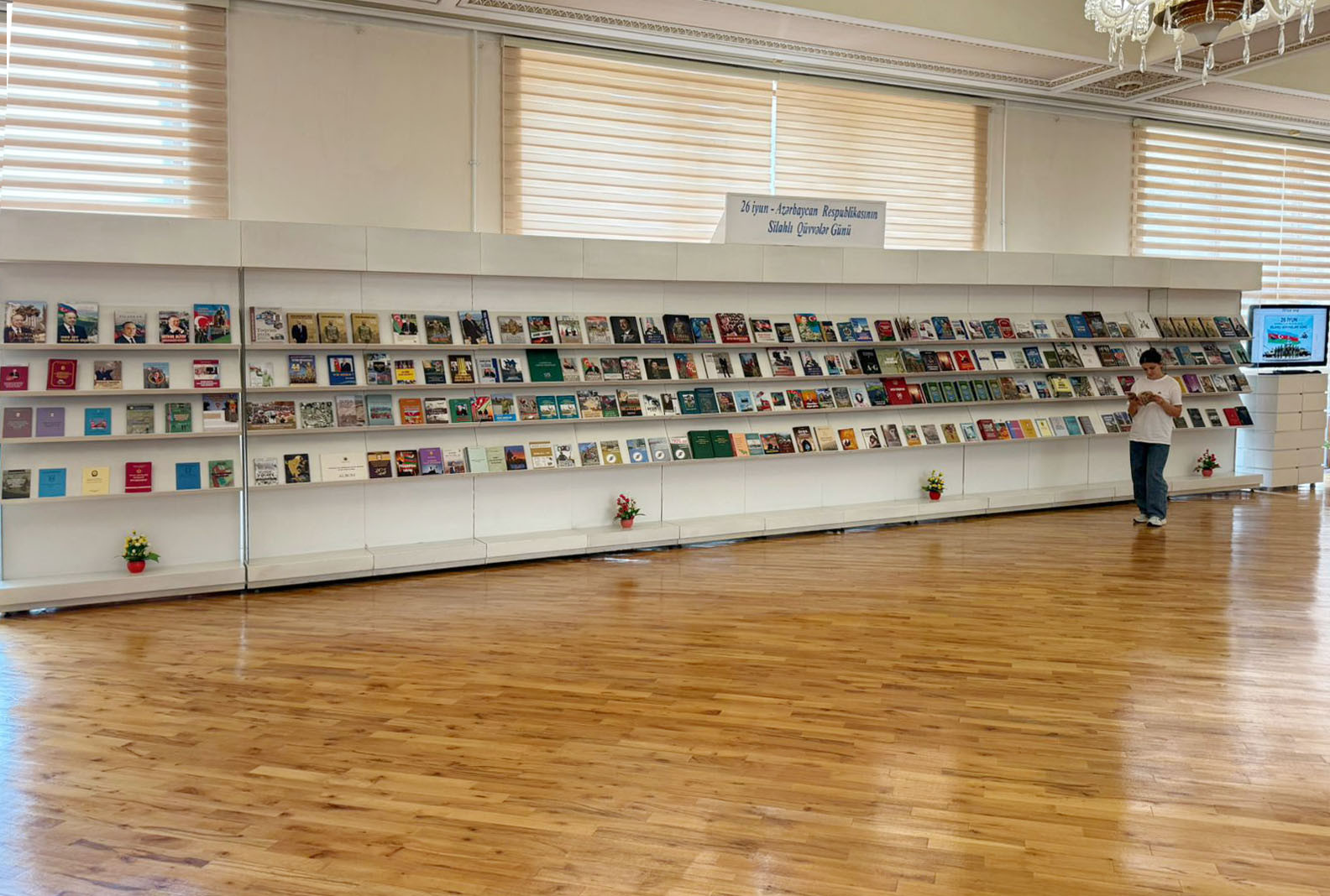 Milli Kitabxanada “26 iyun – Azərbaycan Respublikasının Silahlı Qüvvələri Günü” adlı virtual və eyniadlı ənənəvi kitab sərgisi istifadəçilərə təqdim olunub