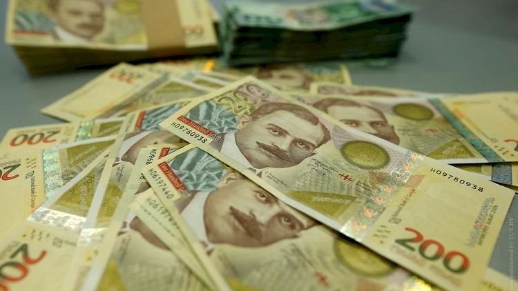 Gürcüstanda lari bir az da ucuzlaşıb