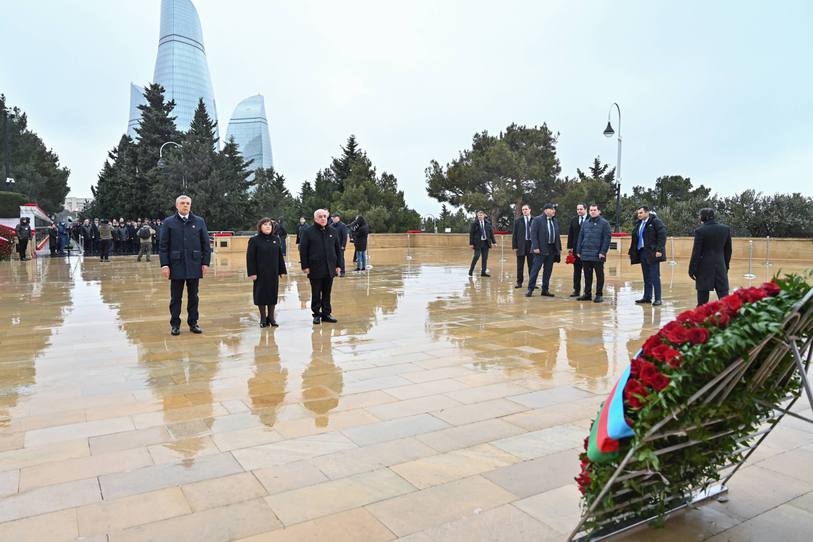 Dövlət və hökumət rəsmiləri Şəhidlər xiyabanını ziyarət ediblər -FOTO