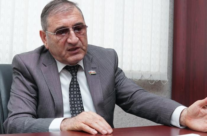 Məktəblərdə pul yığılmasına imkan yaradan valideynlərdir — Deputatdan düzgün