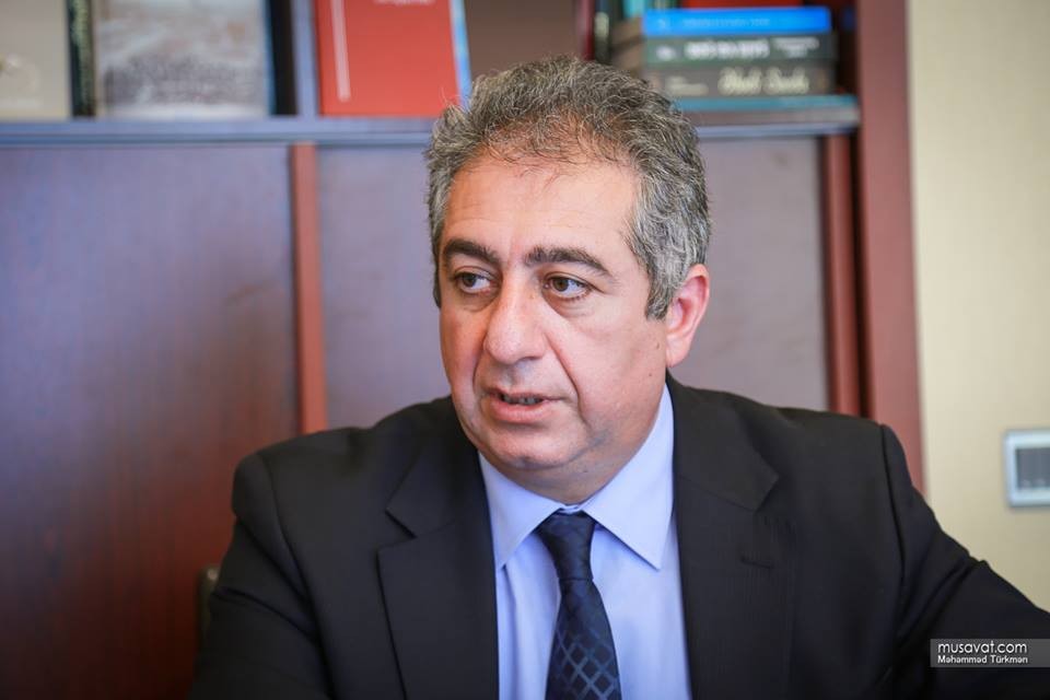 Qubad İbadoğlu Mərkəzi Bankı kəskin tənqid etdi:“Manatın başı üzərində yenidən qara buludlar dolaşır”