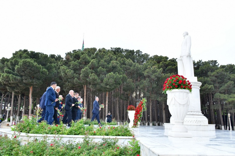 Ümummilli liderin anadan olmasının 101-ci ildönümü Abşeronda qeyd edilib