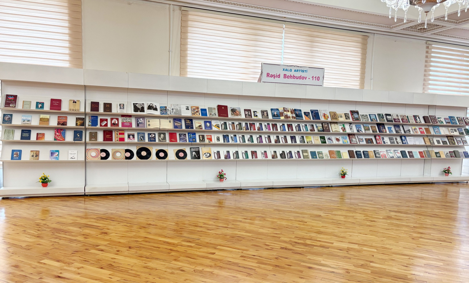 Milli Kitabxanada “Xalq artisti Rəşid Behbudov - 110” adlı kitab sərgisi istifadəçilərə təqdim olunub