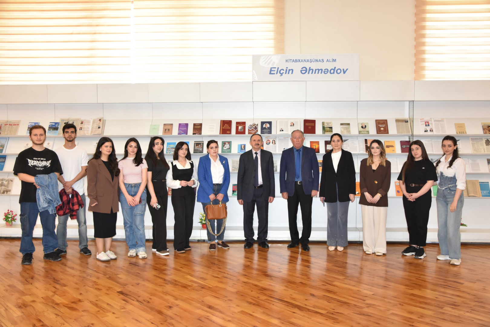 BDU-nun İnformasiya və sənəd menecmenti fakültəsinin müəllim və tələbə heyəti kitabxanaşünas alim Elçin Əhmədovun 65 illik yubileyinə həsr olunmuş kitab sərgisini ziyarət ediblər