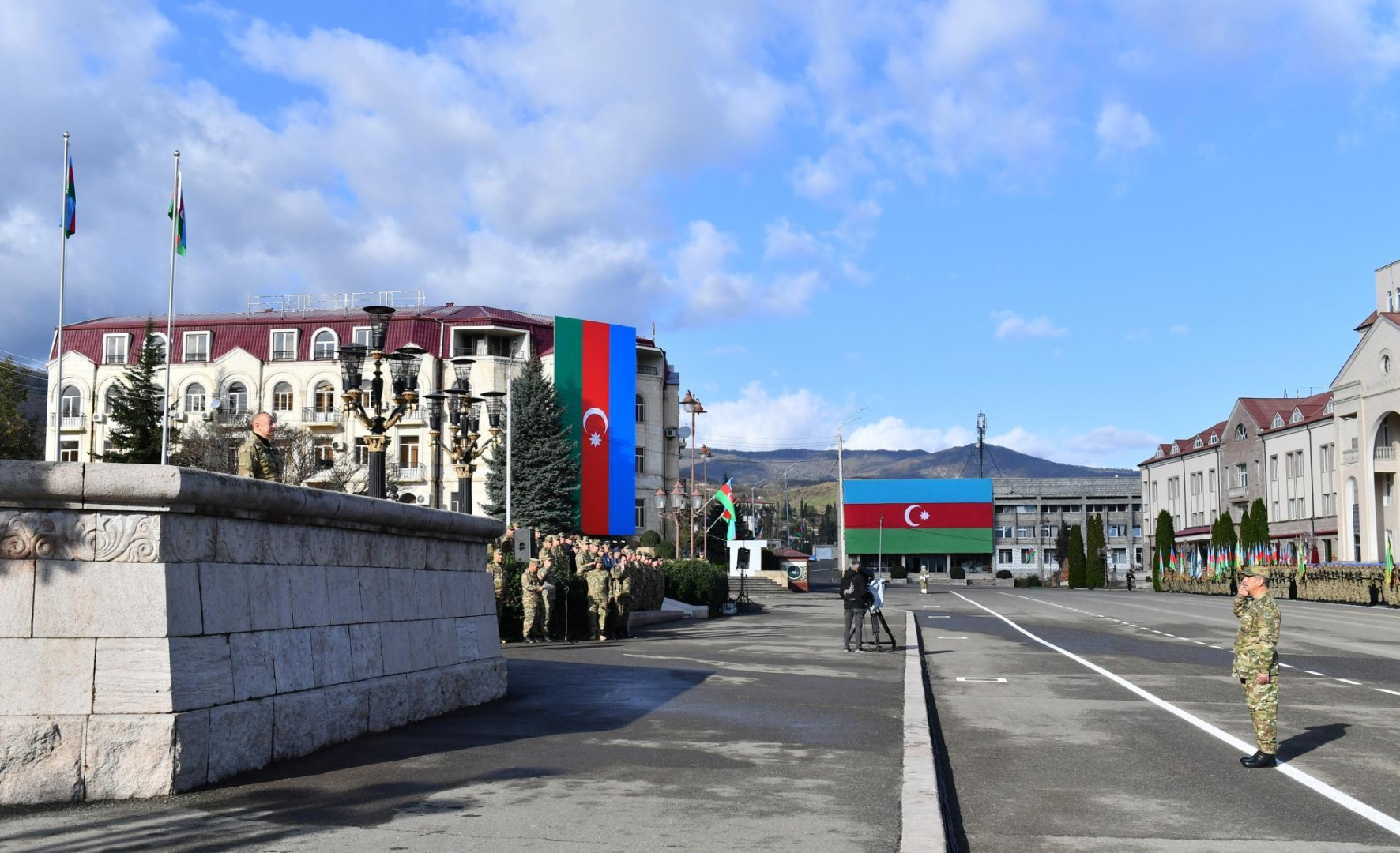 Prezident və birinci xanım Xankəndidə keçirilən hərbi paradda -