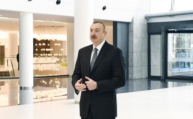 İlham Əliyev sərgidə