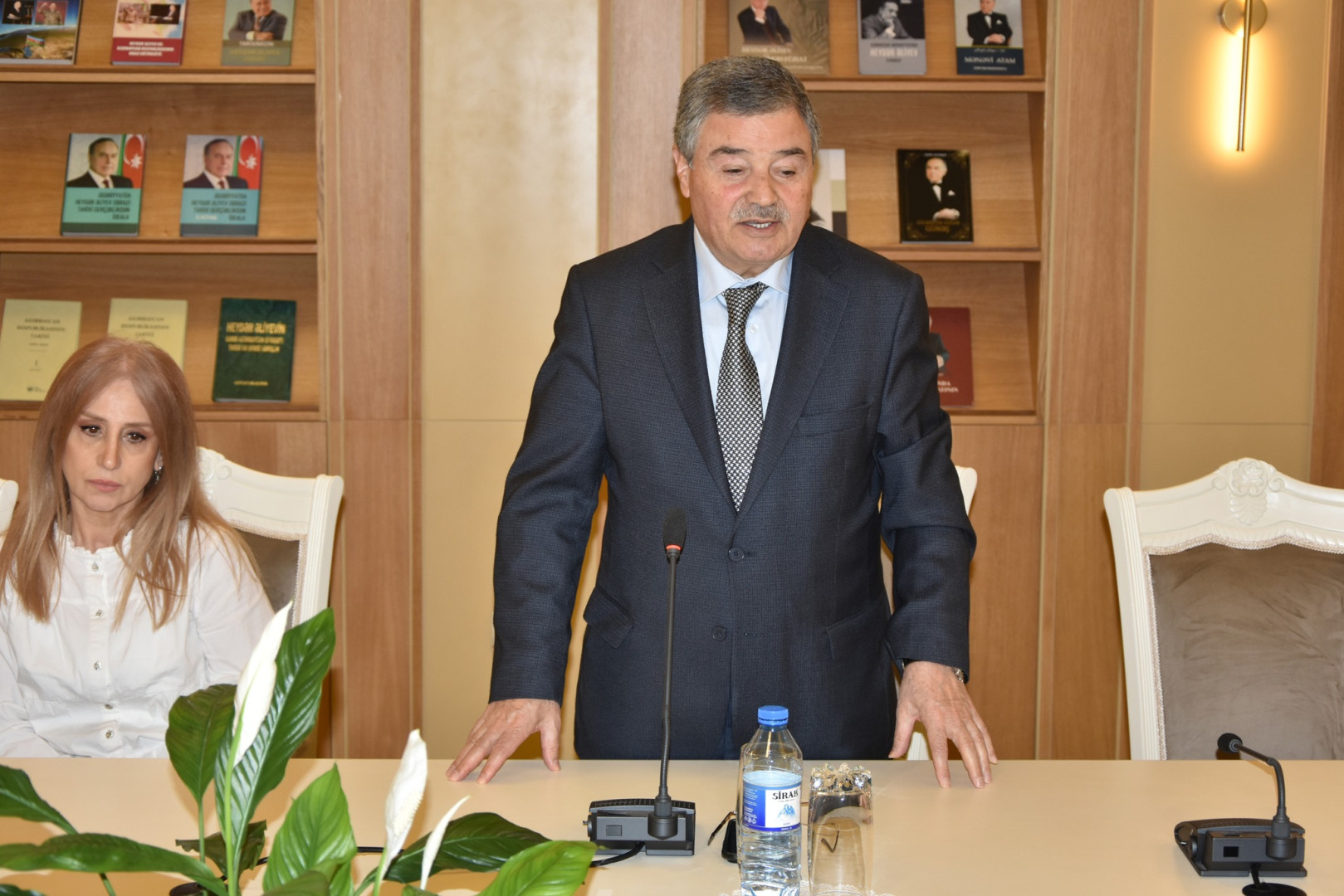 Milli Kitabxanada Ümummilli Lider Heydər Əliyevin anadan olmasının 103 illiyi ilə əlaqədar Azərbaycan Respublikası Mədəniyyət Nazirliyi ilə birgə “Tarixdə iz, xatirələrdə işıq” mövzusunda tədbir keçirilib