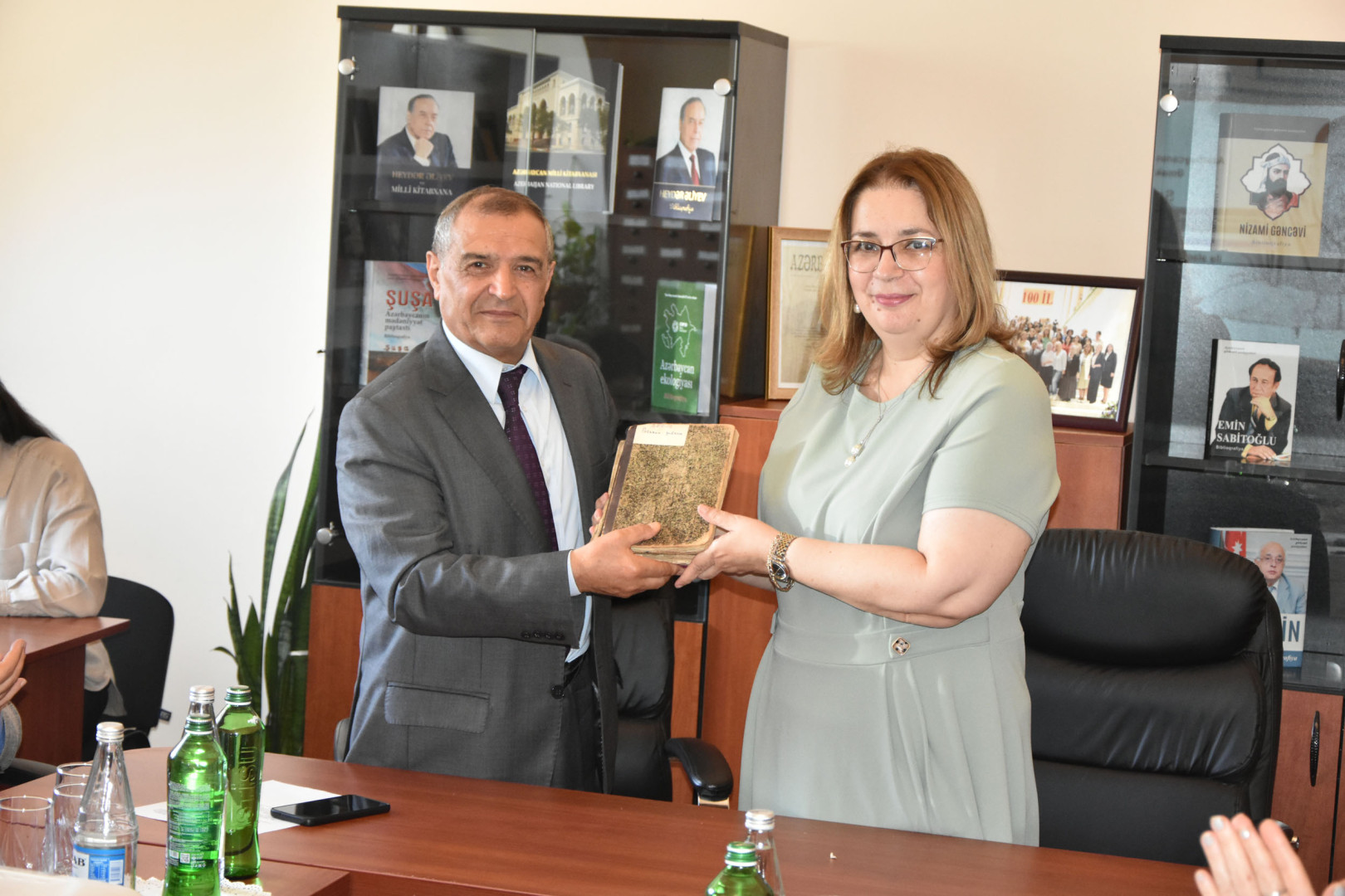 Mili Kitabxanada Azərbaycanın görkəmli yazıçı-dramaturqu Sabit Rəhmanın qiymətli kitablardan ibarət şəxsi kolleksiyasının Azərbaycan Milli Kitabxanasının Arxiv fonduna hədiyyə etmə mərasimi keçirilib