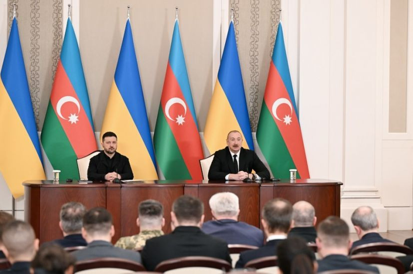 Prezidentlər mətbuata bəyanatlarla çıxış etdi -