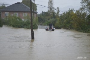 Lənkəranda sel fərdi təsərrüfatlara və yol infrastrukturuna xeyli maddi ziyan vurub