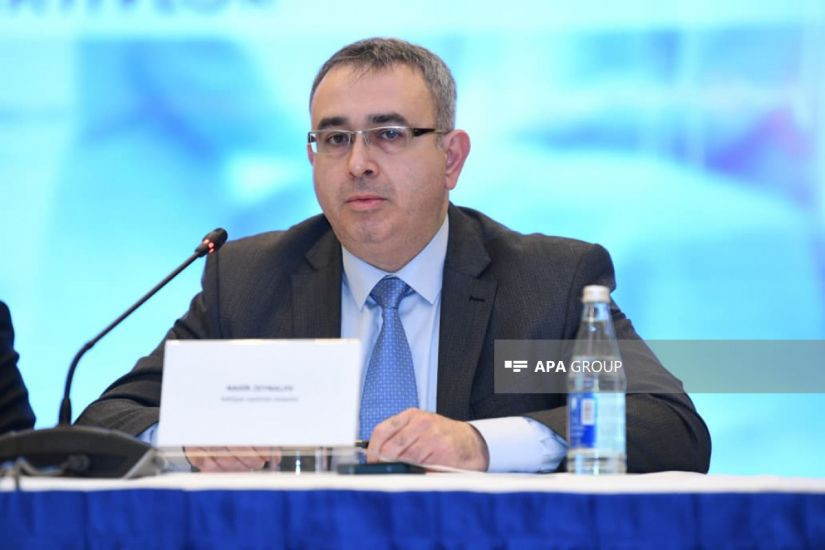 Rəsmi qurumun tədbir gördüyü "həkimlər" hələ də işləyirlər - Nazir müavini susdu