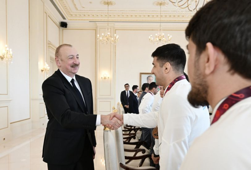 Prezident İlham Əliyev Avropa çempionatında komanda hesabında çempion olan güləşçiləri qəbul edib -