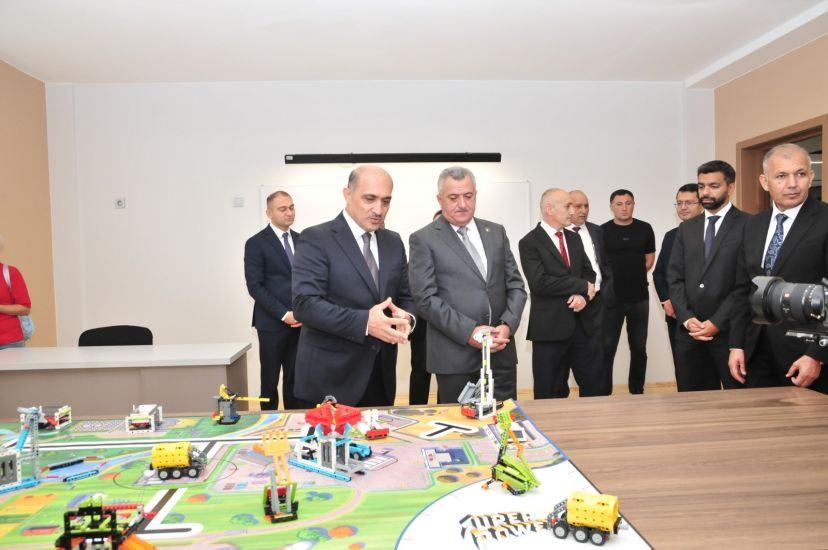 15 sentyabr - Bilik günü ilə əlaqədar Abşeron rayonunda silsilə tədbirlər keçirilib, yeni məktəblərin açılışları olub