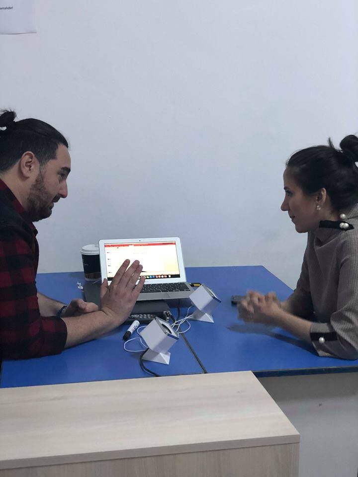 İsveçrəli müəllimin Qərbi Kaspi Universitetində dərsləri başlayıb