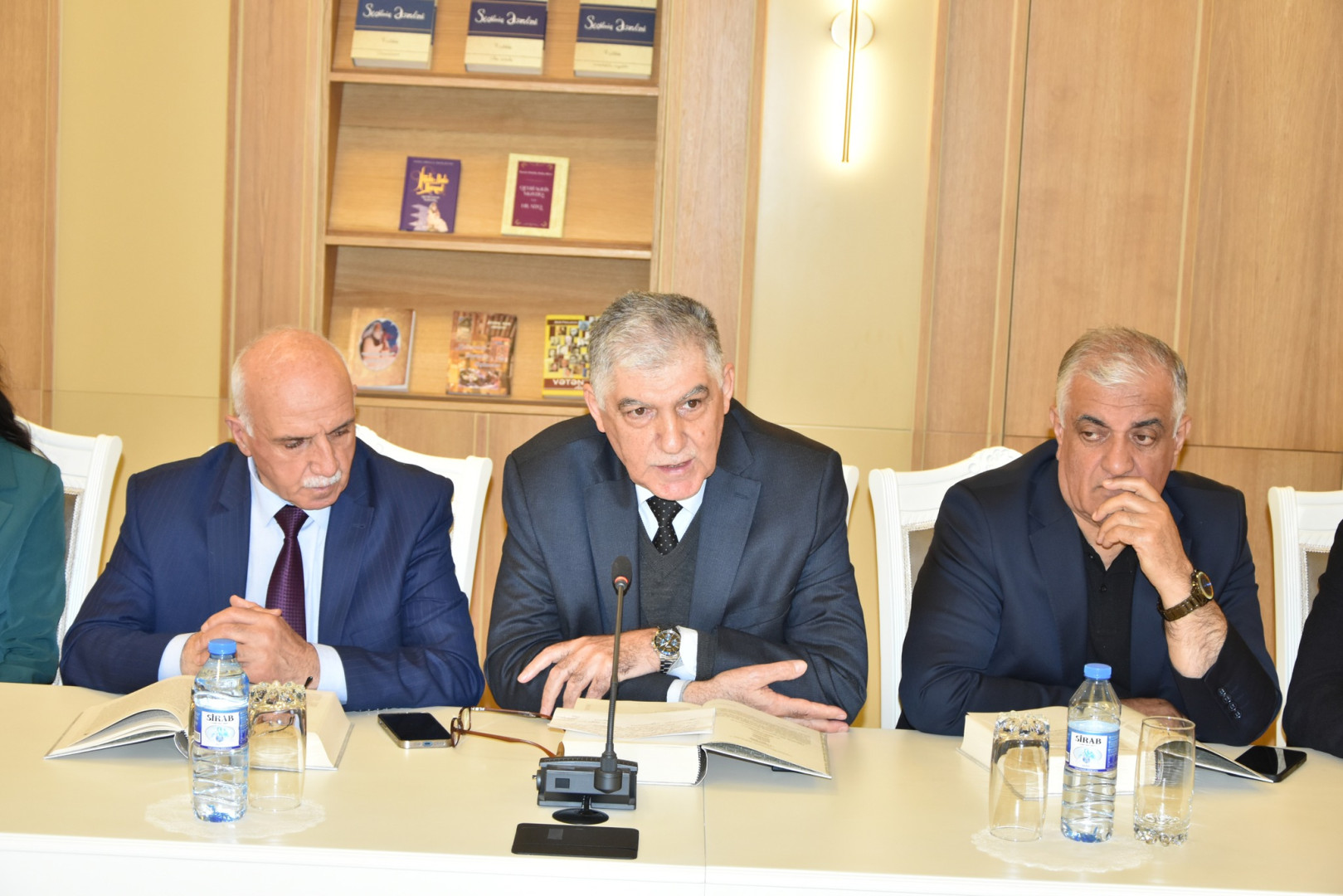 Milli Kitabxanada Xalq yazıçısı, akademik Kamal Abdullanın “Gizli “Dədə Qorqud” yeni mənalar axtarışında” kitabının müzakirəsi və təqdimat mərasimi keçirilib