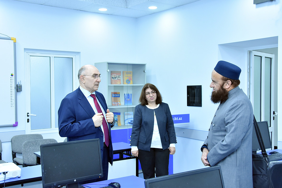 Çikaqo Universitetinin professoru ilə rəqəmsal tibb problemləri müzakirə olunub