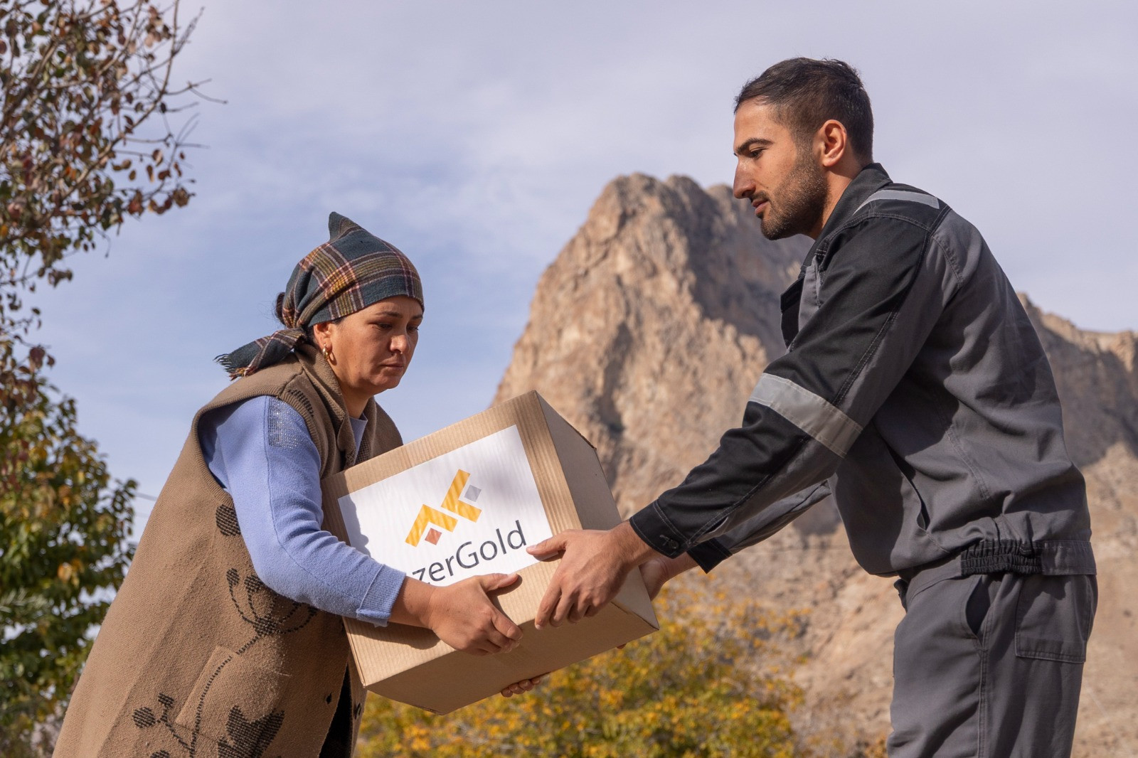 “AzerGold” tərəfindən Naxçıvanda aztəminatlı ailələrə bayram sovqatı təqdim edilib