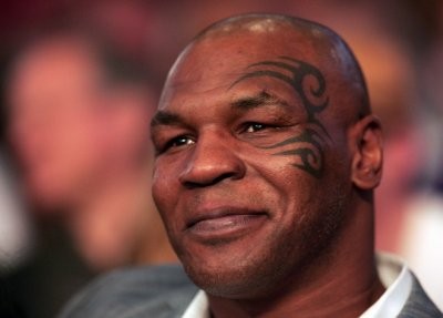 Mayk Tayson ofisə hücum edib Trampı döydü