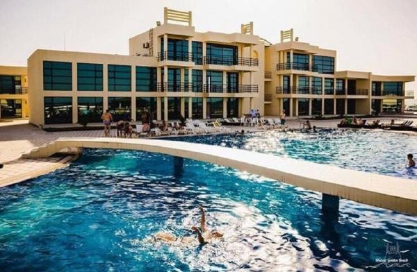 Rektor Buzovnadakı dəbdəbəli oteli necə tikdirib?