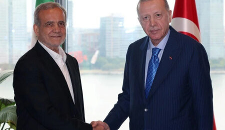 Ərdoğan Pezeşkianla danışdı - "İranın regiondakı qardaş ölkələri hədəf alması doğru deyi"